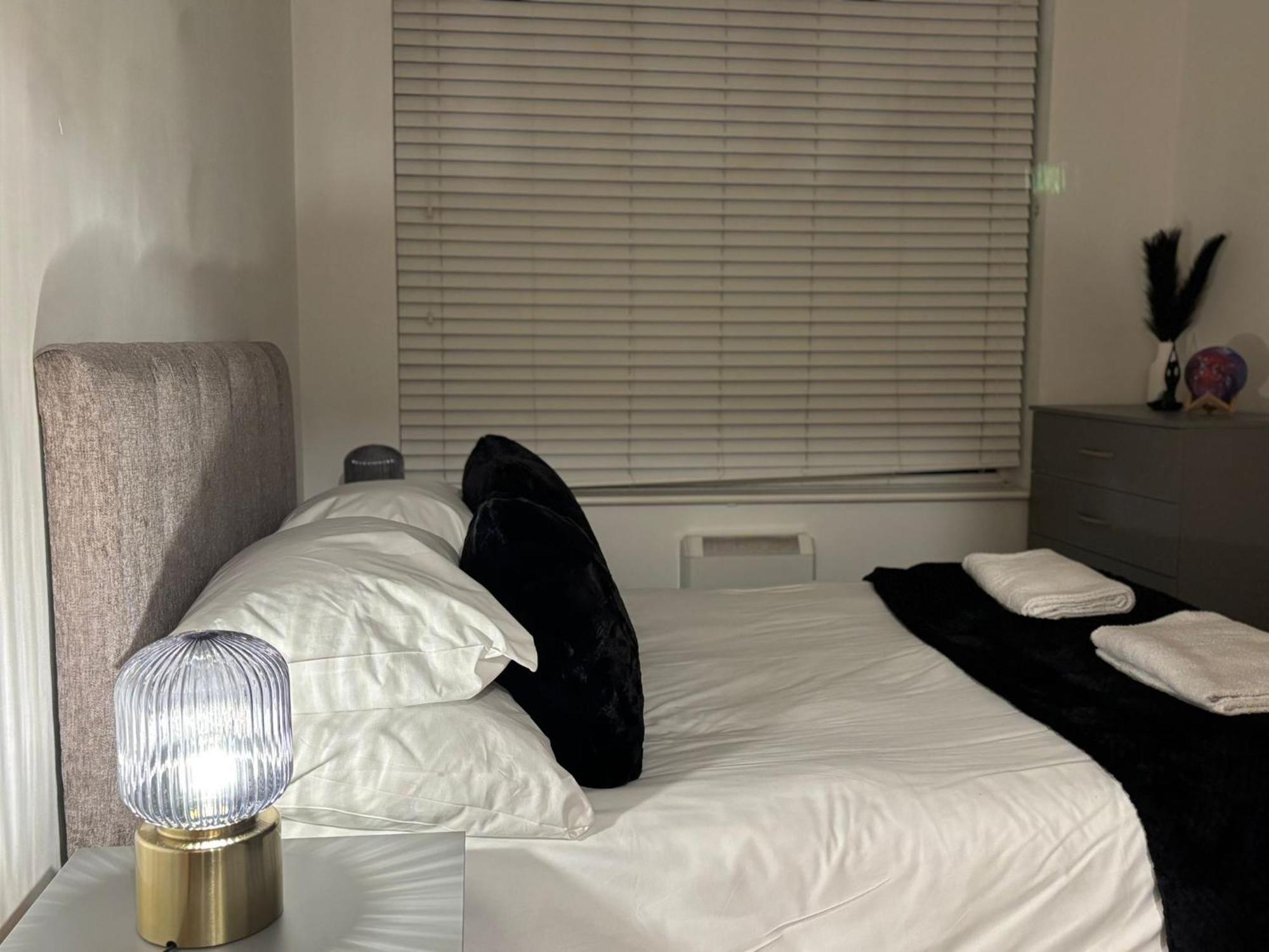 24-7 Secured City Centre Apartments With Free Underground Parking And Wifi Birmingham Exterior foto